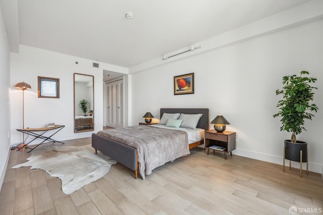 229 Brannan St Unit 11J, San Francisco, CA 94107 - bedroom featuring light wood-type flooring and baseboards