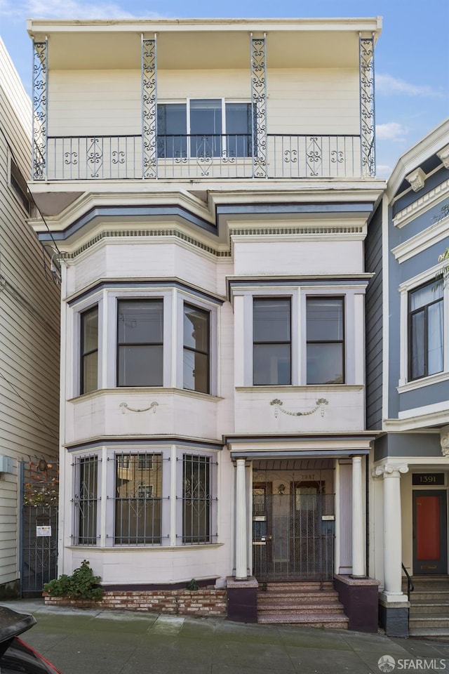 1385-1387 Vallejo St, San Francisco, CA 94109 - view of front of home featuring a balcony
