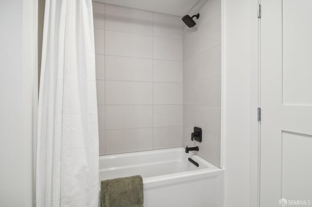 bathroom featuring shower / tub combo with curtain