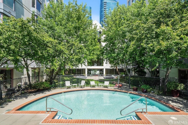 201 Harrison St Unit 302, San Francisco, CA 94105 - community pool with fence