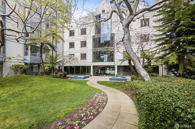 201 Harrison St Unit 302, San Francisco, CA 94105 - view of property's community with a lawn