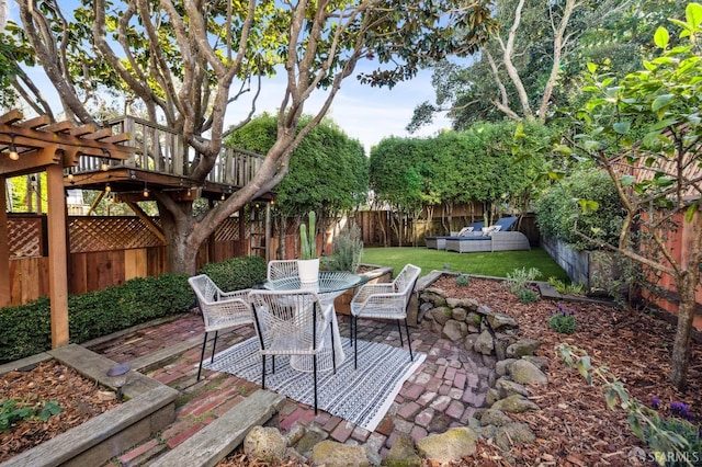 view of patio featuring an outdoor hangout area