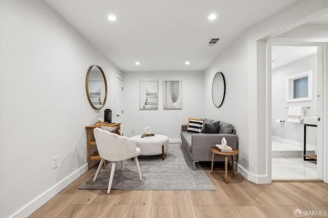 835 Diamond St, San Francisco, CA 94114 - living area featuring light wood-style flooring, baseboards, and recessed lighting