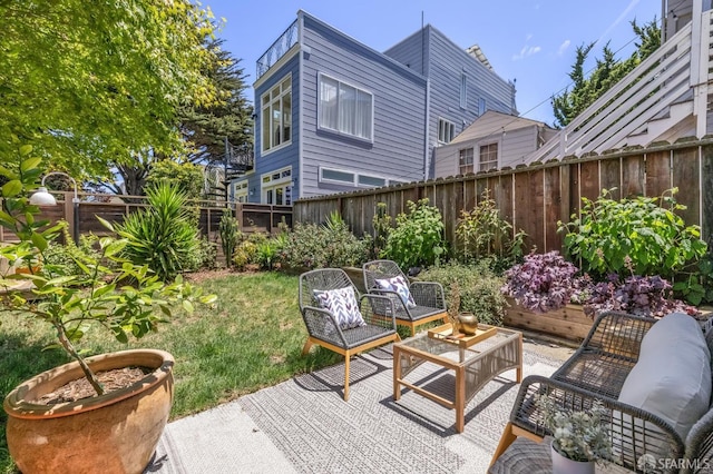 835 Diamond St, San Francisco, CA 94114 - fenced backyard featuring a patio and outdoor lounge area