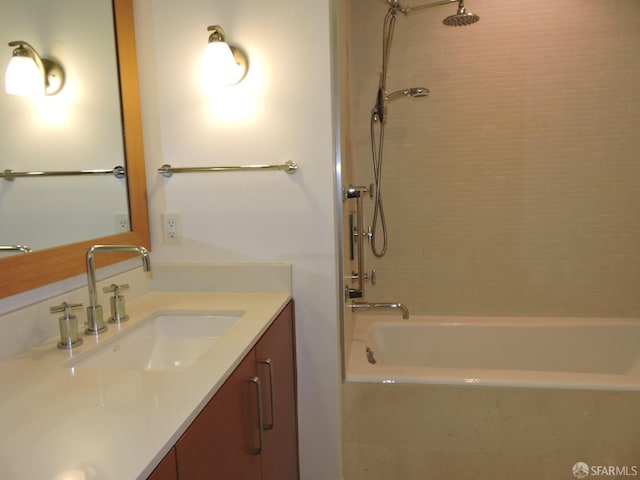 bathroom with vanity and tiled shower / bath