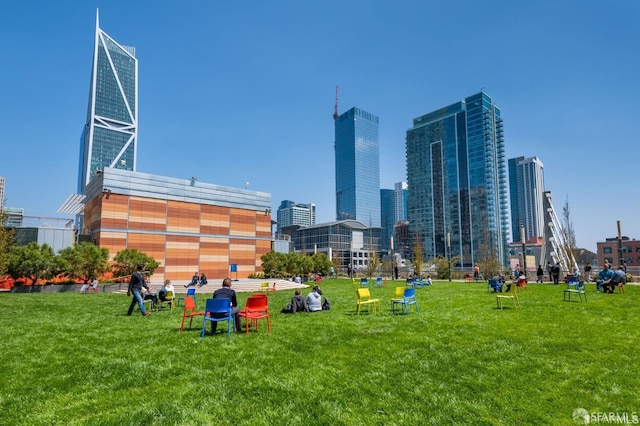 766 Harrison St Unit 403, San Francisco, CA 94107 - view of home's community featuring a yard and a skyline view