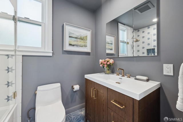 full bath featuring visible vents, toilet, vanity, and baseboards