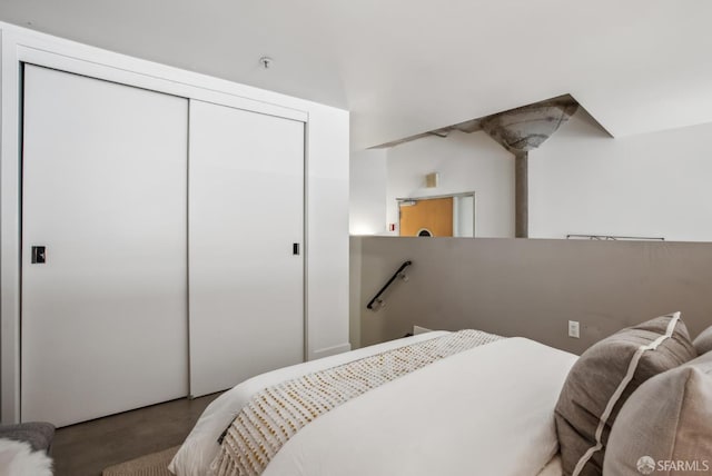 300 Beale St Unit 504, San Francisco, CA 94105 - bedroom with a closet and concrete floors