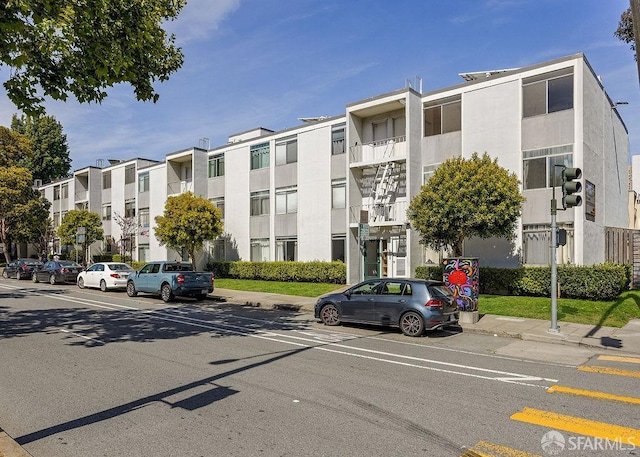 view of apartment building / complex