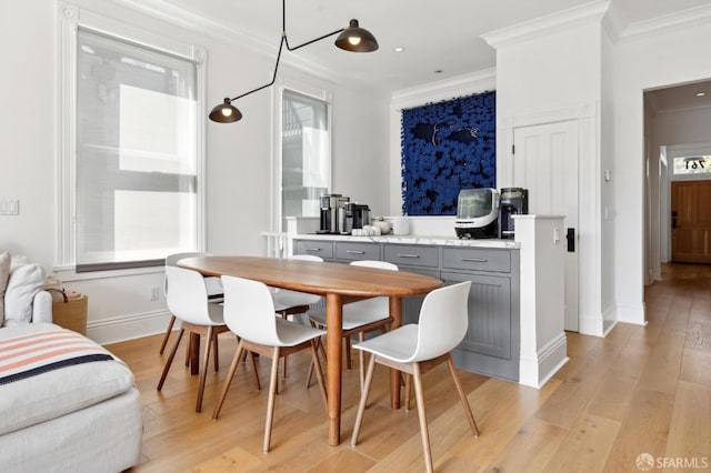 dining space featuring recessed lighting, baseboards, ornamental molding, and light wood-type flooring