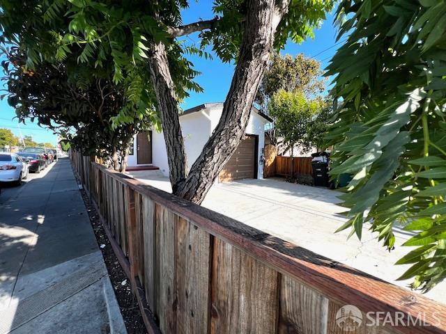 590 Hurlingame Ave, Redwood City, CA 94063 - view of side of property