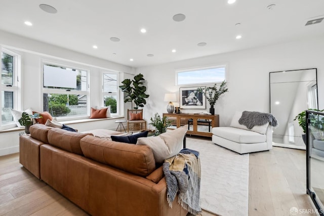 living area featuring recessed lighting, visible vents, baseboards, and light wood-style flooring