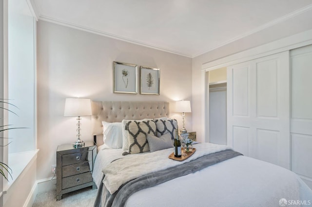 30 Eagle St, San Francisco, CA 94114 - bedroom featuring a closet, crown molding, and carpet floors