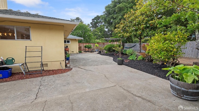 29 Woodcrest Cir, Oakland, CA 94602 - fenced backyard featuring a patio