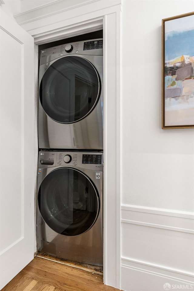 276 Funston Ave, San Francisco, CA 94118 - laundry area featuring stacked washing machine and dryer