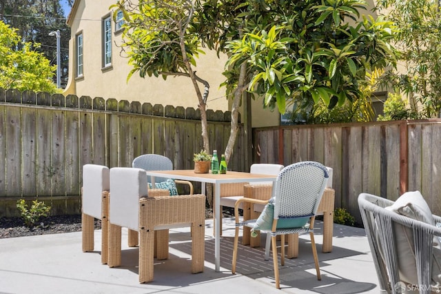 867 33rd Ave, San Francisco, CA 94121 - fenced backyard with a patio area and outdoor dining space