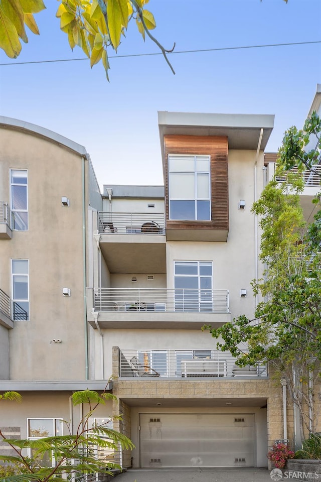608 Missouri St Unit A, San Francisco, CA 94107 - rear view of house with a garage, stucco siding, and driveway