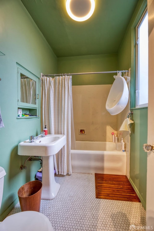 bathroom featuring toilet and shower / bath combo