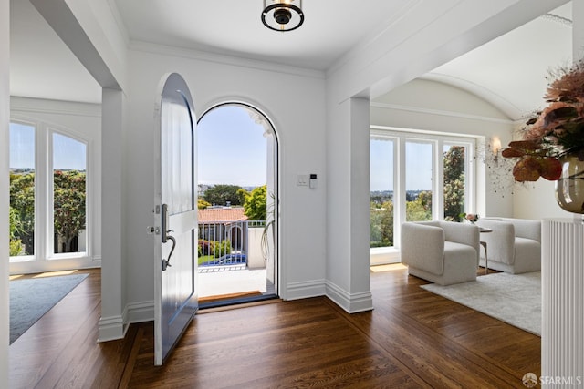 130 Cerritos Ave, San Francisco, CA 94127 - entryway featuring dark wood-style flooring and baseboards
