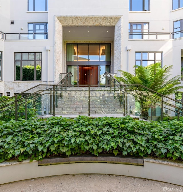 875 California St Unit 403, San Francisco, CA 94108 - entrance to property featuring stucco siding