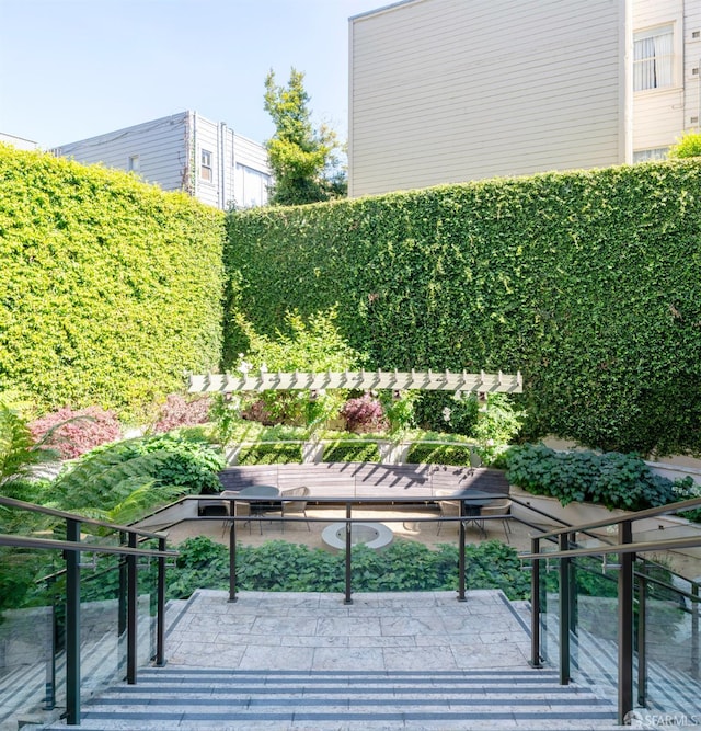 875 California St Unit 403, San Francisco, CA 94108 - surrounding community featuring a patio area