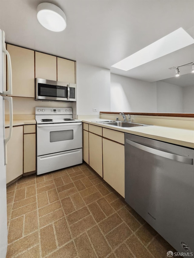 601 Van Ness Ave Unit 71, San Francisco, CA 94102 - kitchen featuring stainless steel appliances, cream cabinetry, and light countertops