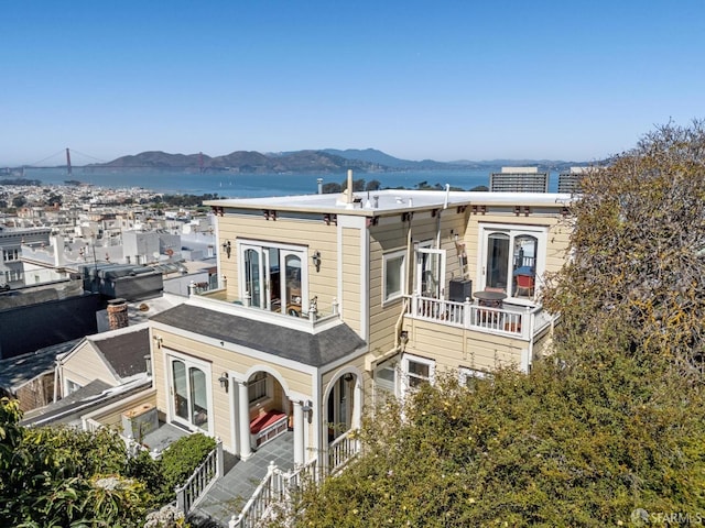 view of front of property featuring a mountain view and a balcony