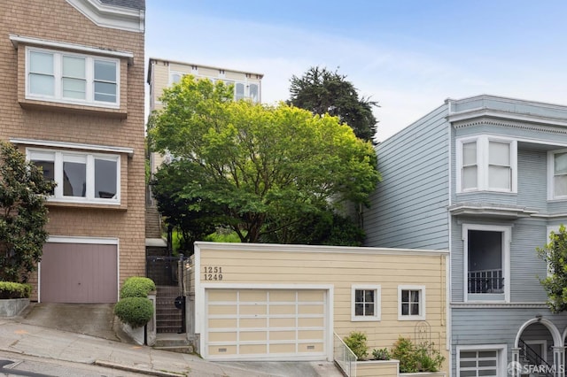 view of front facade featuring a garage