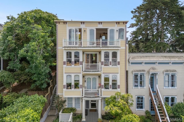 italianate home featuring a balcony