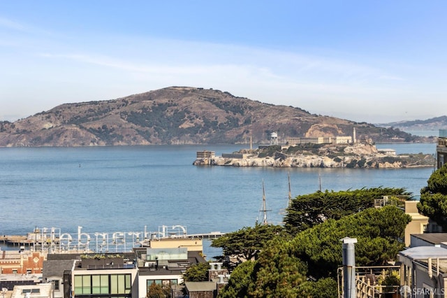 water view with a mountain view