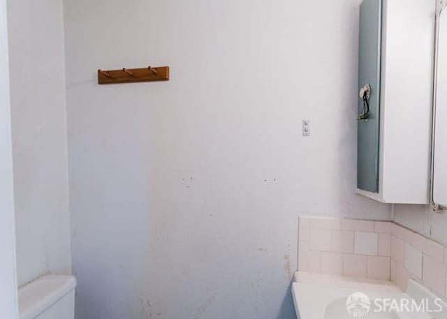 615 Wernmark Dr, Red Bluff, CA 96080 - bathroom featuring toilet and backsplash
