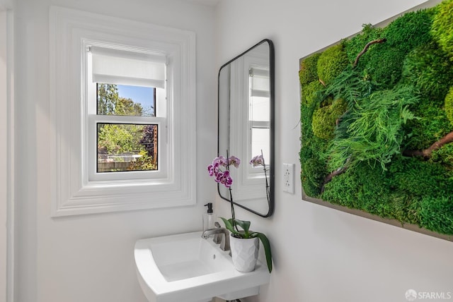 438 Broderick St, San Francisco, CA 94117 - bathroom featuring a sink