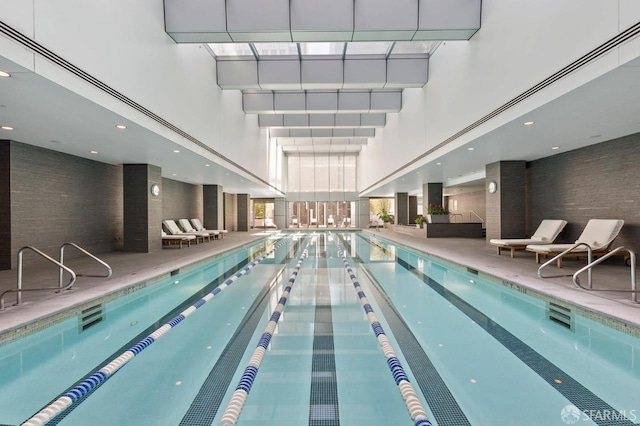 301 Mission St Unit 8E, San Francisco, CA 94105 - view of indoor community pool