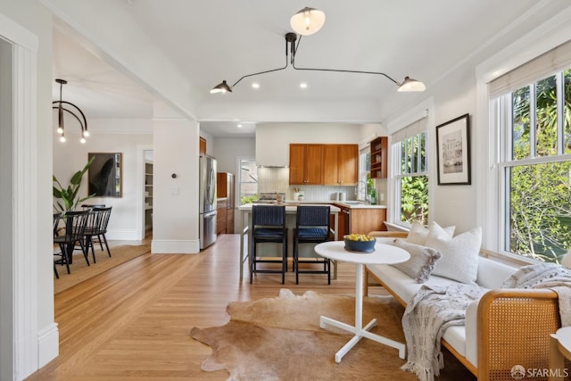 living room featuring recessed lighting, light wood-style flooring, and baseboards