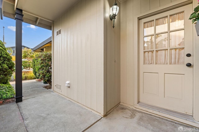 2811 Bayview Dr, Alameda, CA 94501 - view of exterior entry featuring a patio area