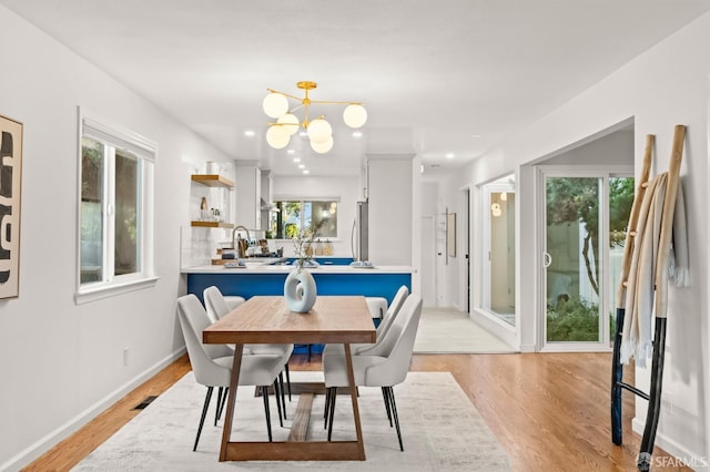 2811 Bayview Dr, Alameda, CA 94501 - dining area featuring a chandelier, light wood-style floors, baseboards, and recessed lighting