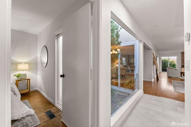 2811 Bayview Dr, Alameda, CA 94501 - corridor featuring baseboards