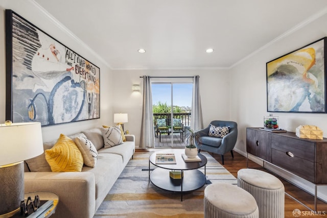 living area featuring baseboards, recessed lighting, wood finished floors, and crown molding