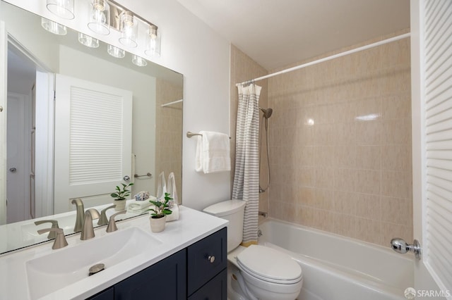 full bathroom featuring shower / tub combo with curtain, vanity, and toilet