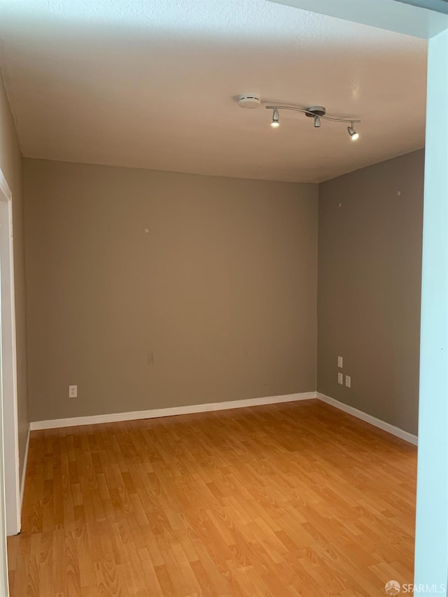 3-5 Sonoma St, San Francisco, CA 94133 - empty room with light wood-type flooring, baseboards, and a smoke detector