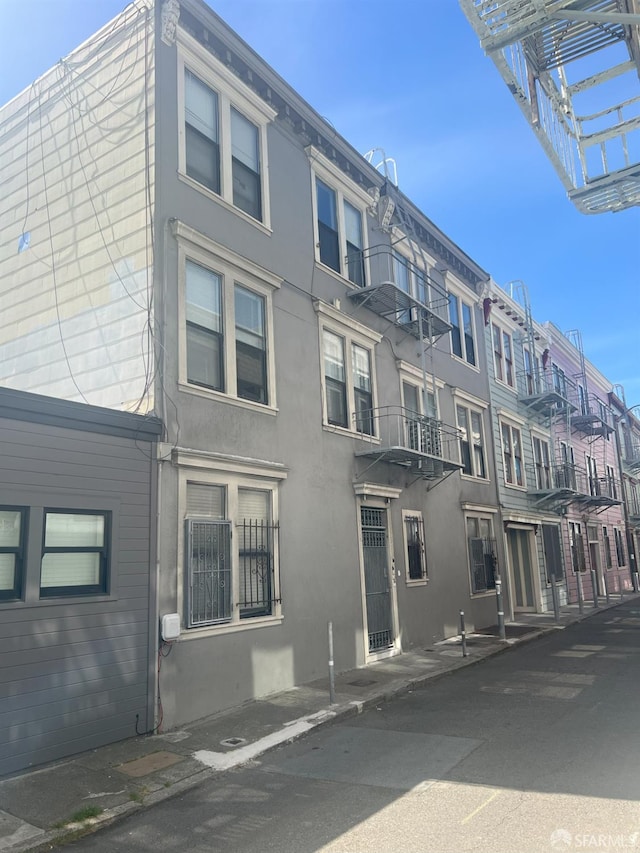 3-5 Sonoma St, San Francisco, CA 94133 - view of building exterior with a residential view