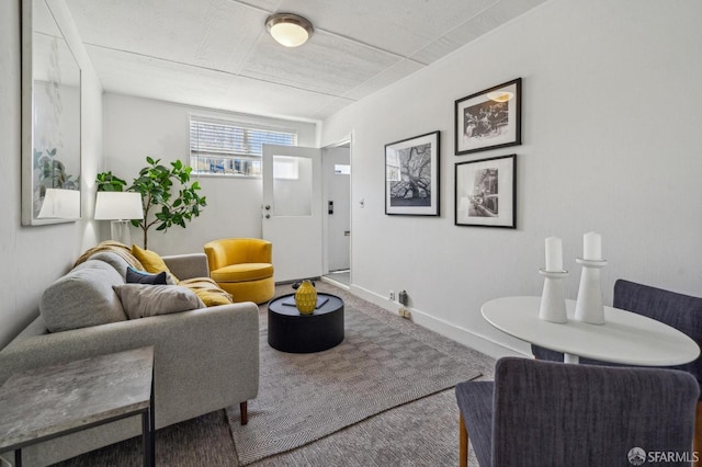 32-34 Gough St, San Francisco, CA 94103 - carpeted living area with baseboards