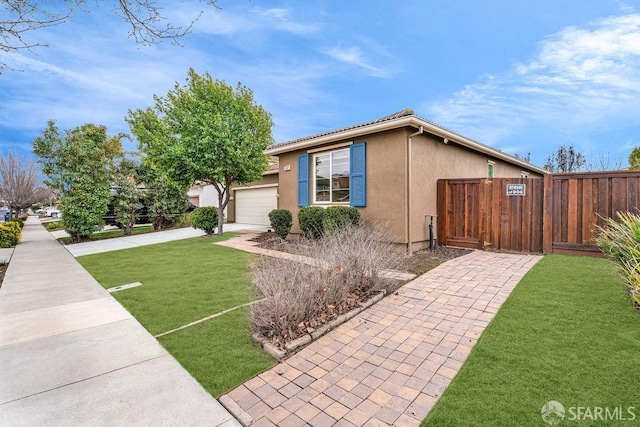 view of front facade with a garage and a front yard