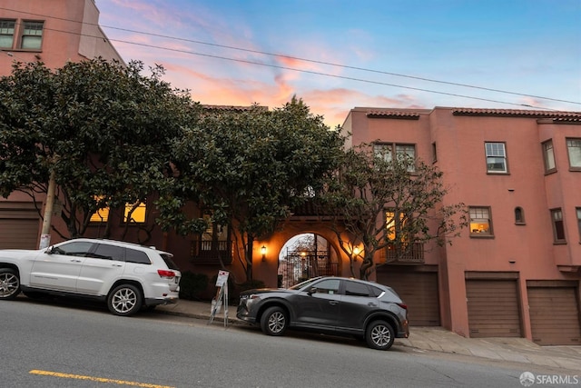 view of front facade with a garage and stucco siding