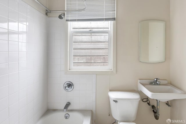 full bath featuring a sink, toilet, and shower / tub combination