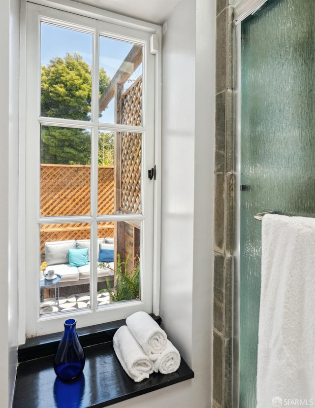 2932 Baker St, San Francisco, CA 94123 - bathroom featuring plenty of natural light