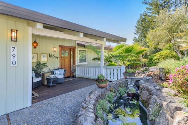 property entrance featuring a porch