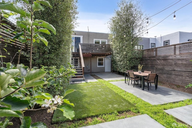 view of yard with a patio