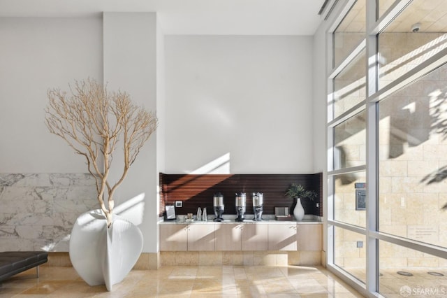 1160 Mission St Unit 2212, San Francisco, CA 94103 - view of bar area