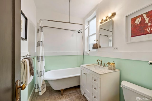 full bath featuring a shower with shower curtain, tile patterned flooring, a freestanding tub, and toilet